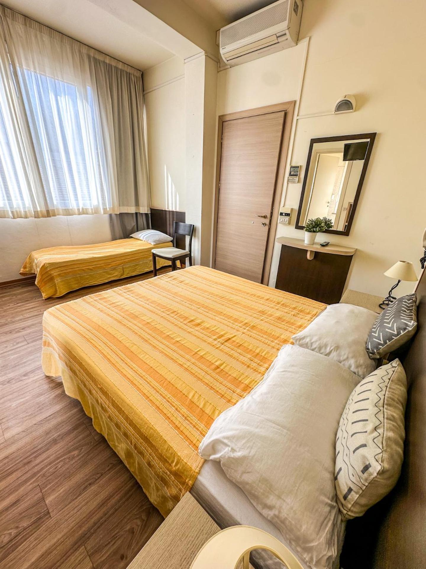 Hotel &