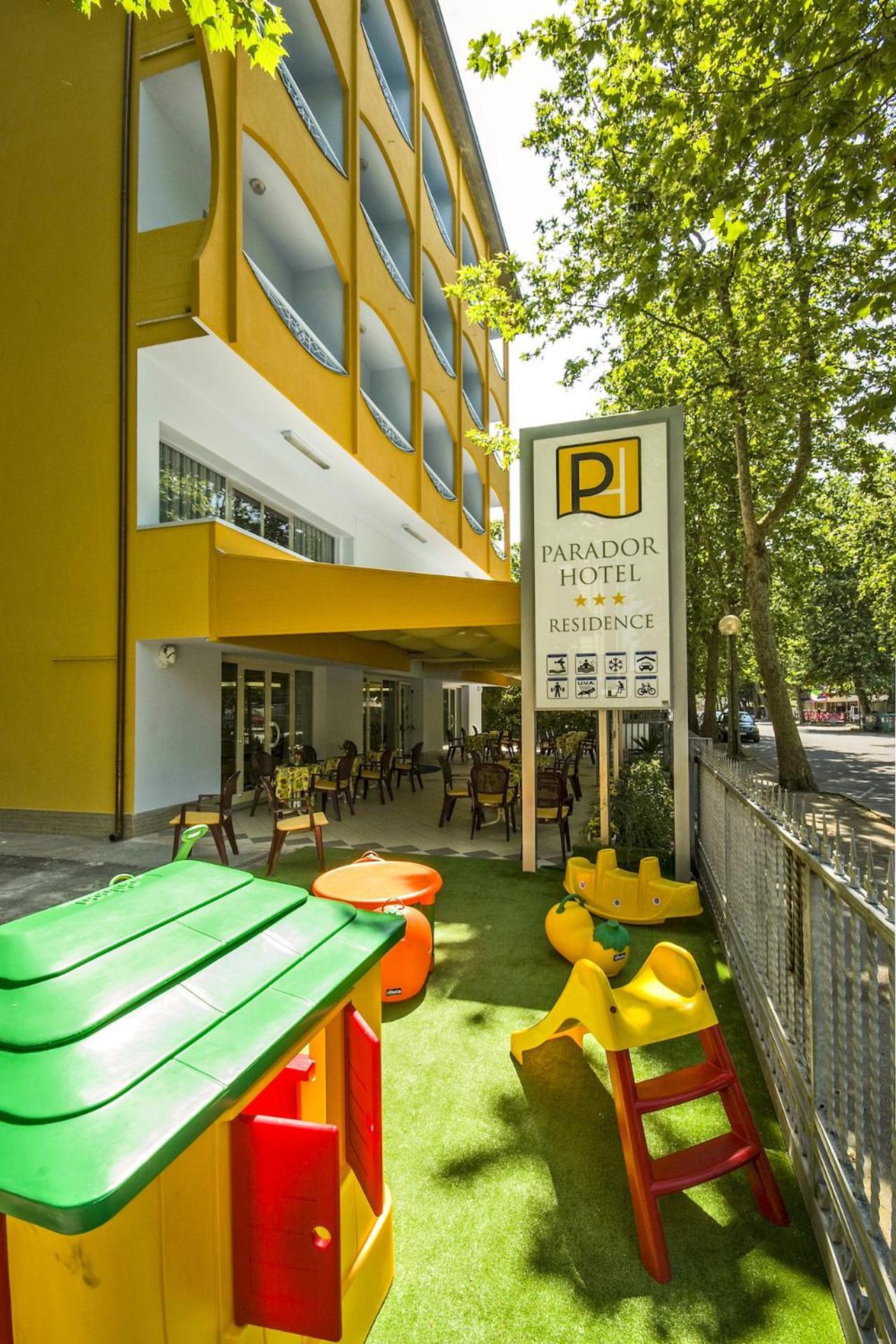 Hotel & 3*