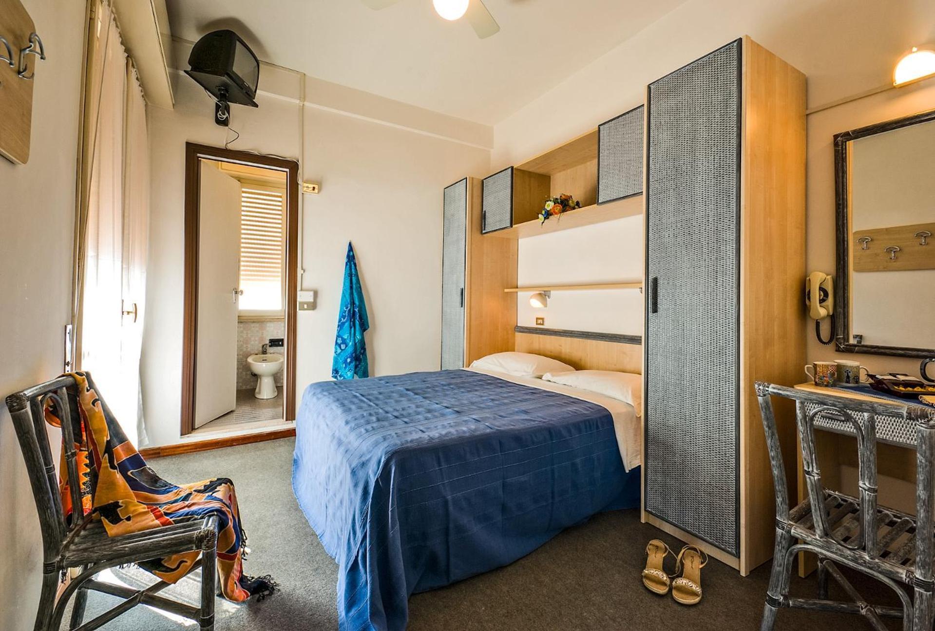 Hotel & 3*